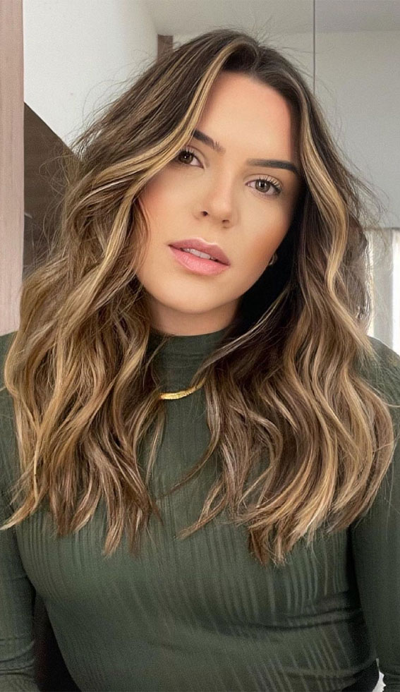 49 Gorgeous Blonde Highlights Ideas You Absolutely Have to Try : Sandstone and hazelnut mix