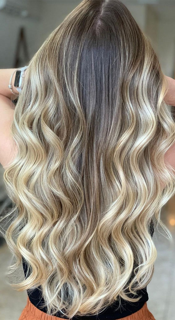 Cute Summer Hair Color Ideas 2021 : Light Golden Blonde with Soft Waves