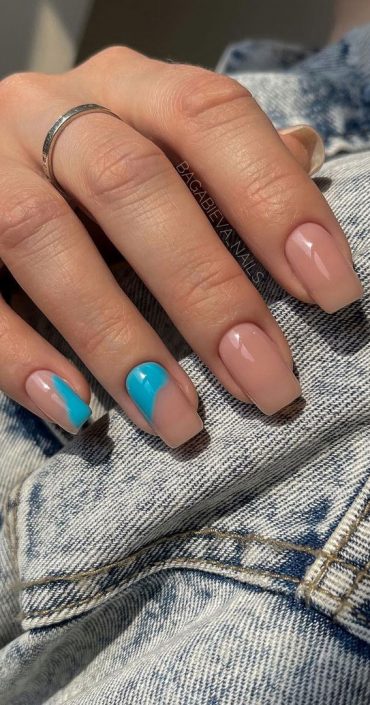 Summer nail art ideas to rock in 2021 : Minimalist teal and neutral nails