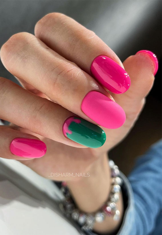 dark pink nails, green and pink nails, green nail with pink drips, oval shaped nails, dark pink oval shaped nails, dark pink nails