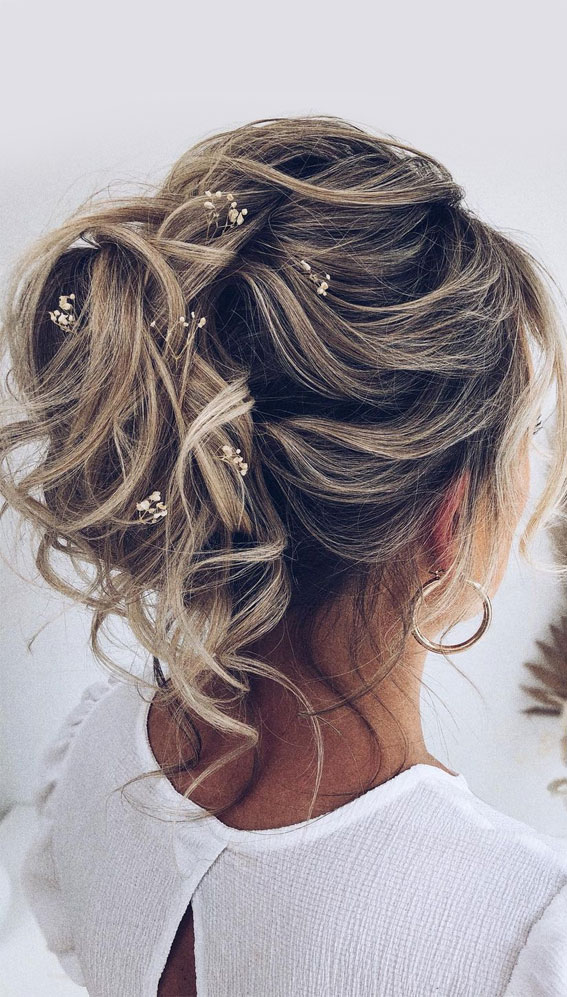 32 Classy, Pretty & Modern Messy Hair Looks : Messy Updo with Tiny Dried Flowers