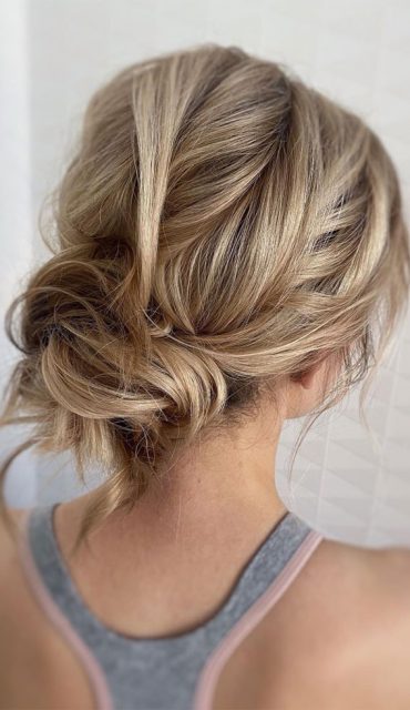 32 Classy, Pretty & Modern Messy Hair Looks : Simple & Pretty Messy Low Bun