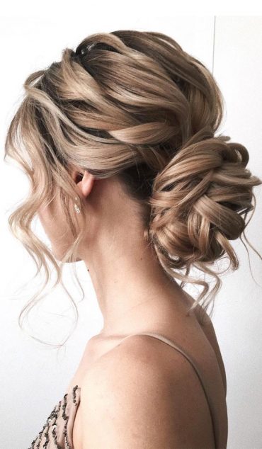 32 Classy Pretty And Modern Messy Hair Looks Pretty Messy Low Bun