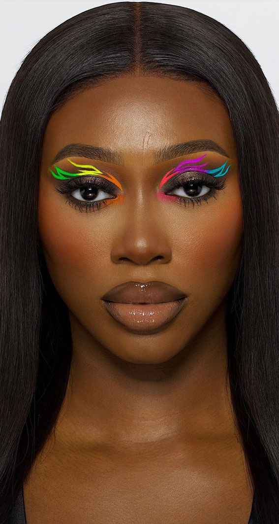 35 Cool Makeup Looks That’ll Blow Your Mind : Multi-Colored Graphic Line