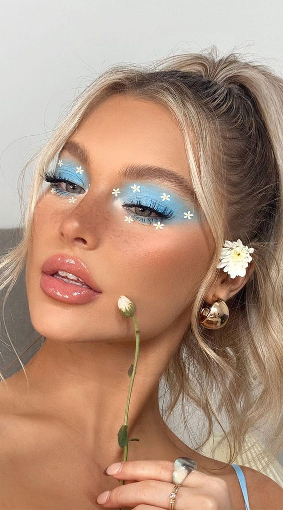 35 Cool Makeup Looks That’ll Blow Your Mind : Daisy Eye Makeup