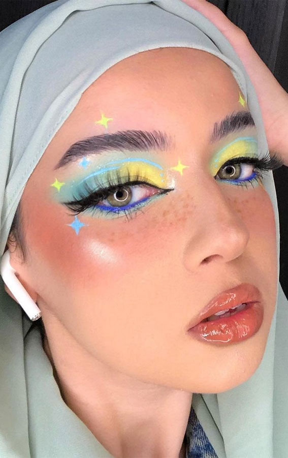 35 Cool Makeup Looks That’ll Blow Your Mind : Blue and Yellow Sparkling Eye Makeup Look