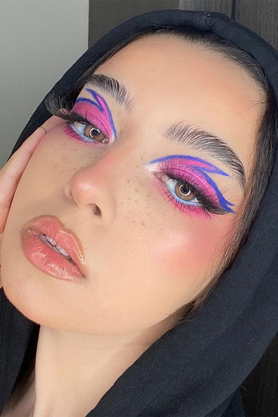 35 Cool Makeup Looks That’ll Blow Your Mind : Pink and Blue Flame Eye Makeup
