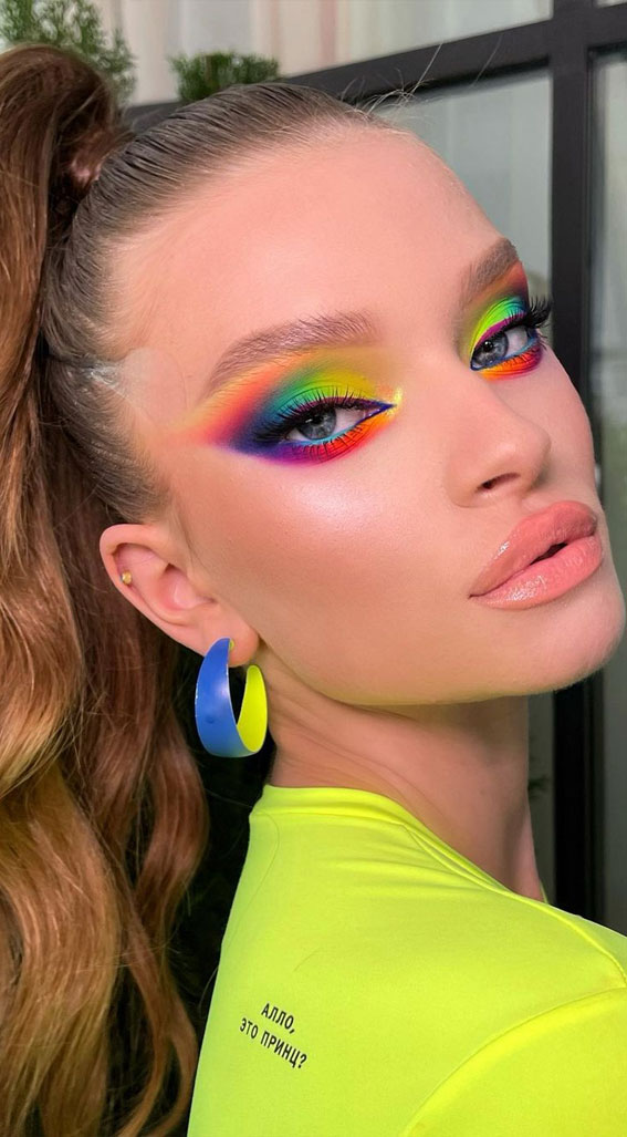 35 Cool Makeup Looks That’ll Blow Your Mind : Neon Rainbow