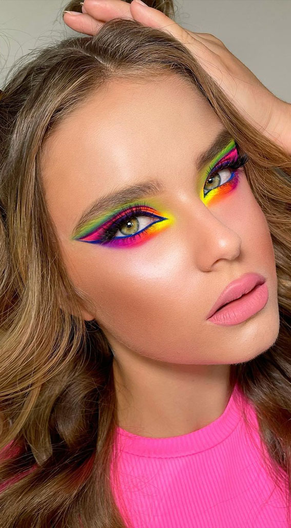 35 Cool Makeup Looks That’ll Blow Your Mind : Rainbow Makeup Look