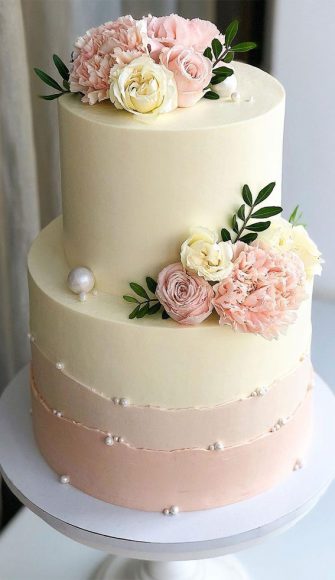 34 Creative Wedding Cakes That Are So Pretty : Two-Toned Wedding Cake