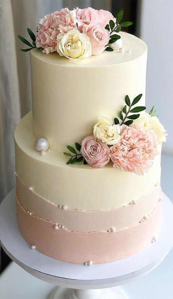 34 Creative Wedding Cakes That Are So Pretty : Two-Toned Wedding Cake