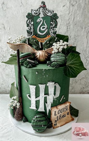 30+ Cute Harry Potter Cake Designs : Green Slytherin Harry Potter