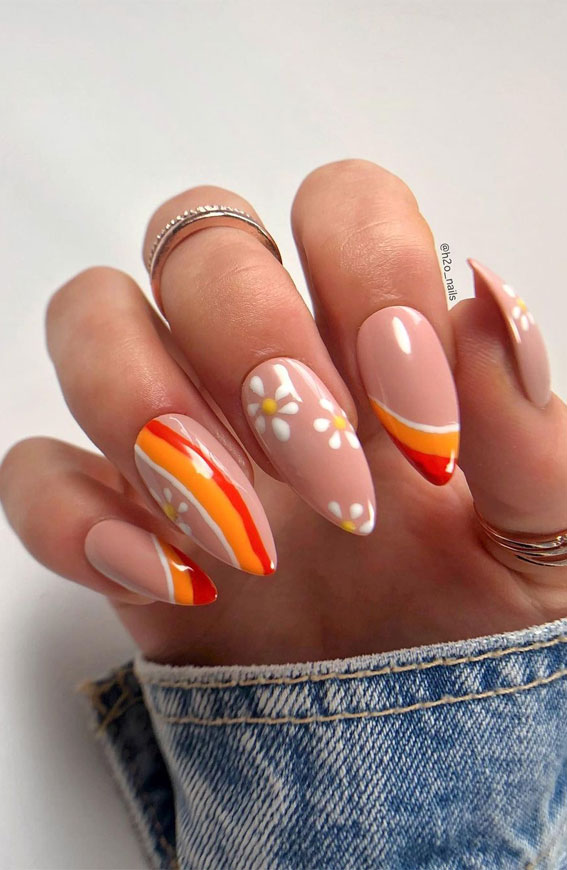 30 Coolest Summer Nails 2021 : Retro Daisy Nails