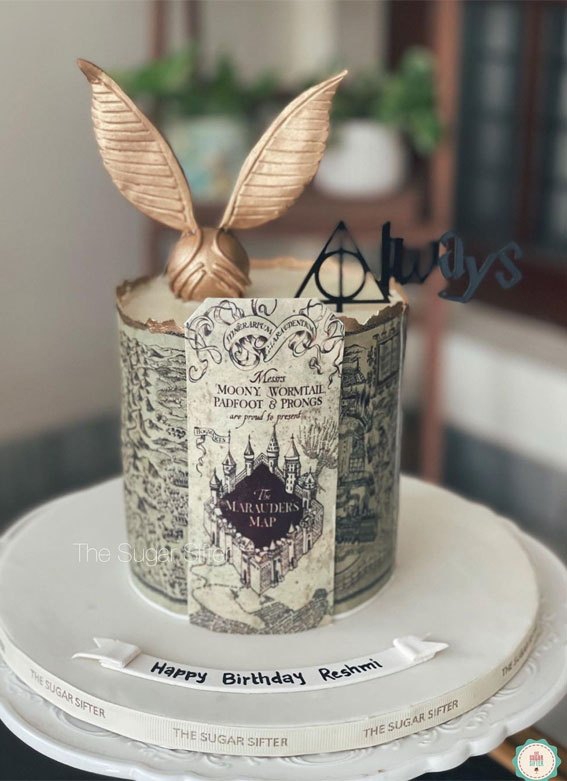 40 Cute Cake Ideas For Any Celebration : Golden Snitch & Map Harry Potter Cake