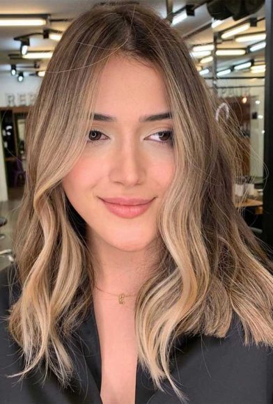 35 Best Fall 2021 Hair Color Trends : Dark hair blends to blonde