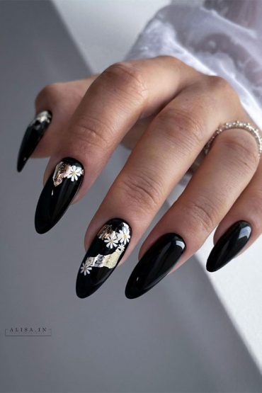 45 Best Fall Nail Ideas 2021 : White Daisy on Black Nails