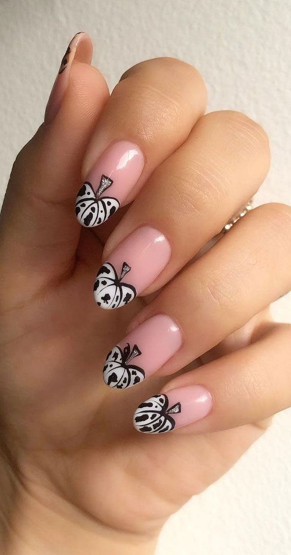 white pumpkin tip halloween nails, halloween nails, halloween nail art, halloween nails 2021
