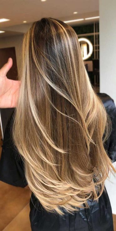 50 Trendy Hair Colors To Wear in Winter : Brown Long Hair with Honey Blonde