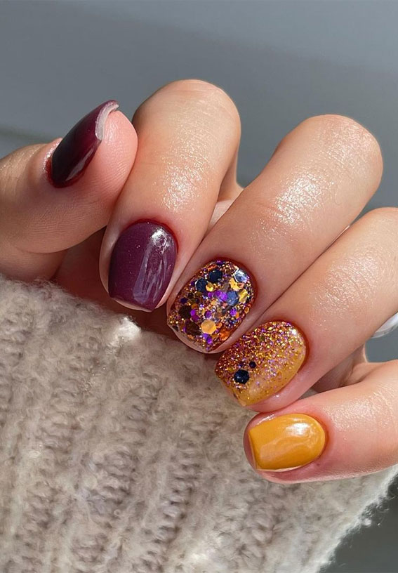 The 42 Nail Trends to Wear for Winter 2021 : Warm Mustard & Glitter Short Nails