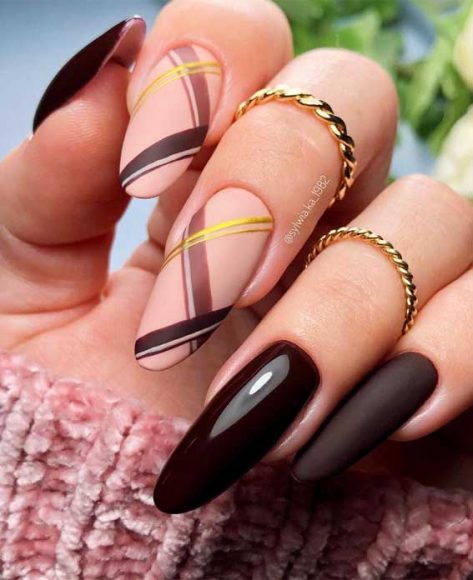 The 42 Nail Trends To Wear For Winter 2021 Chocolate Brown And Tartan Nails 0344