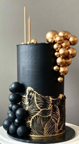 20 Black Cakes That Tastes As Good As It Looks : Black & Gold Elegant Cake