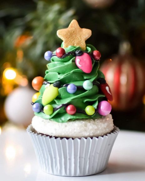 25 Christmas Cupcakes To Help You Throw a Festive Celebration : Festive ...