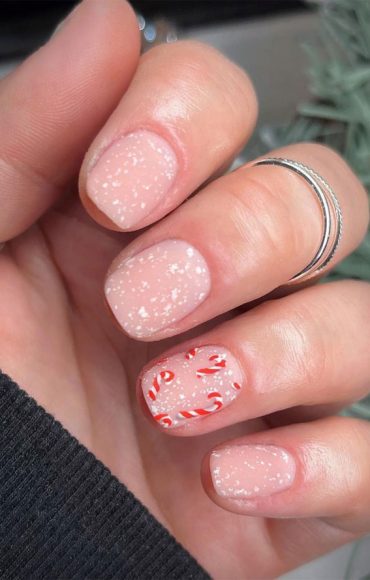 The 39 Prettiest Christmas And Holiday Nails Candy Cane Subtle Short Nails