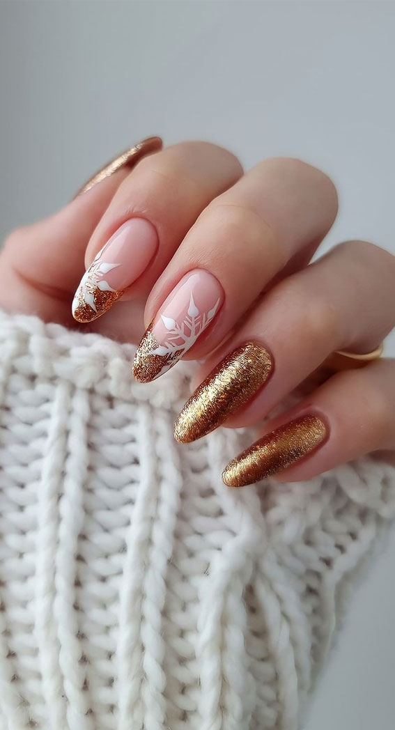 40 Festive Christmas and Holiday Nails 2021 : Glitter Gold and Snowflake Festive Nails