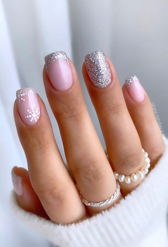 40 Festive Christmas and Holiday Nails 2021 Sparkly Festive Nails