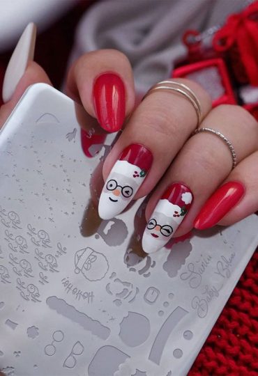 40 Festive Christmas And Holiday Nails 2021 Santa Claus Christmas