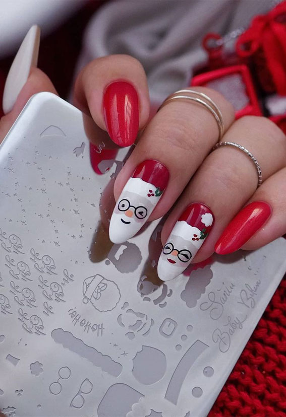 40 Festive Christmas and Holiday Nails 2021 : Santa Claus Christmas Manicure
