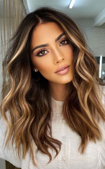 The 45 Prettiest Hair Colours For Winter : Dark Choco with Honey & Caramel