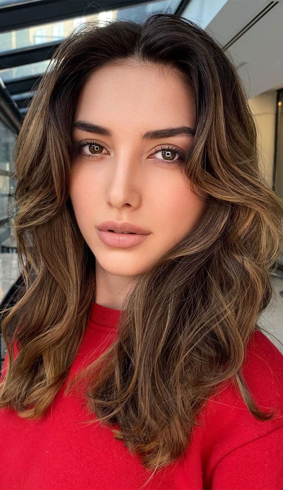 The 45 Prettiest Hair Colours For Winter : Brunette with Subtle Blonde Highlights 