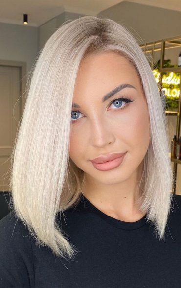 The 45 Prettiest Hair Colours For Winter : Platinum Lob Hair Idea