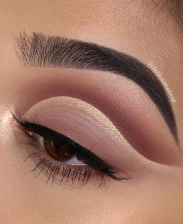 29 Winter Makeup Trends Freshen Up Your Look This Winter : Gold Line 