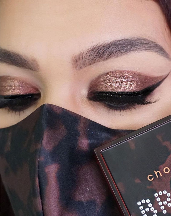 29 Winter Makeup Trends Freshen Up Your Look This Winter : Chocolate Brown Glitter Makeup