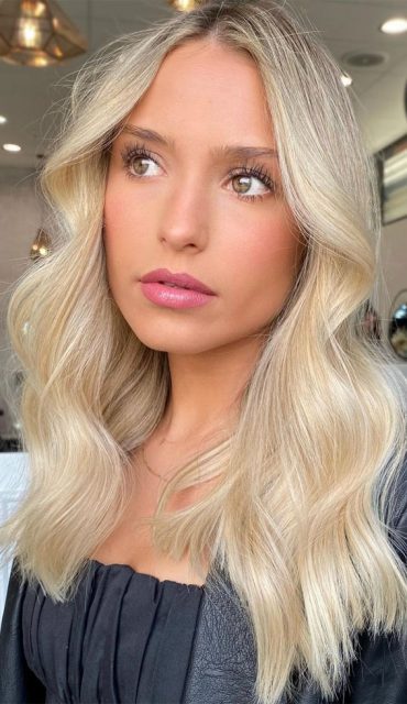 33 Cute Blonde Hair Color Trends 2022 Light Honey Blonde Balayage 1837