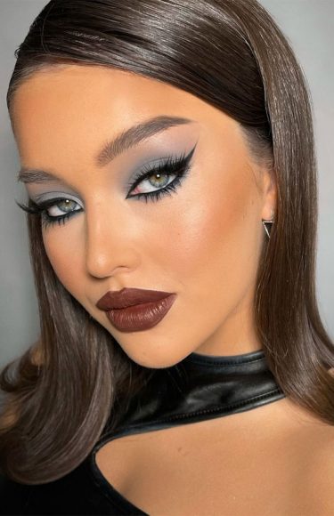 30 Spring Makeup Trends 2022 : Dark Mood Makeup Look