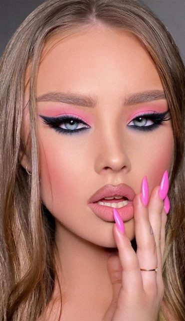 30 Spring Makeup Trends 2022 : Matte Pink Makeup Look