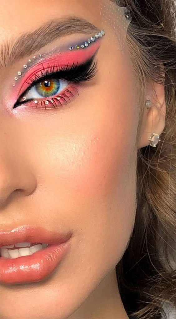 30 Spring Makeup Trends 2022 : Pink Eyeshadow & Crystal Embellishments