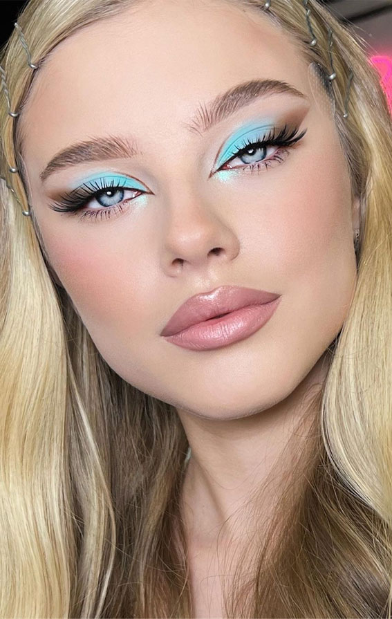 30 Spring Makeup Trends 2022 Pastel Blue And Smokey Brown