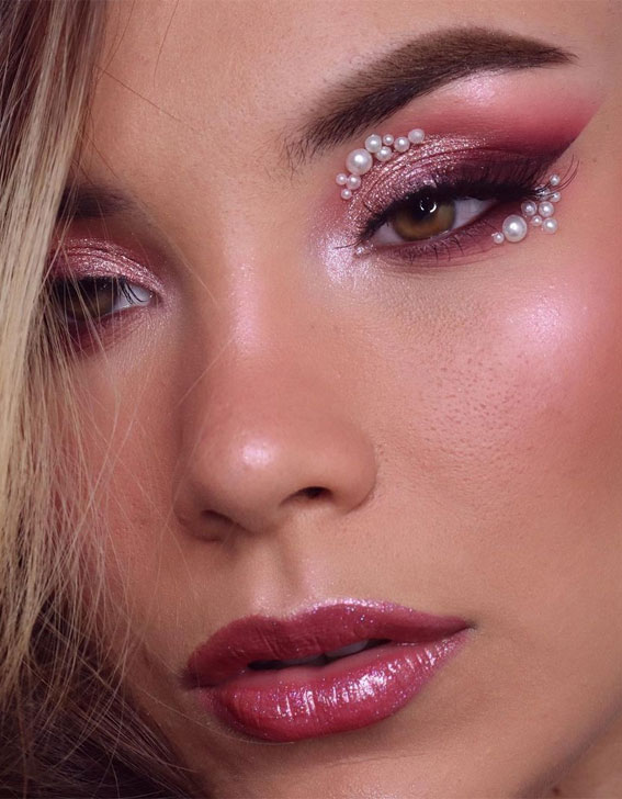 30 Spring Makeup Trends 2022 : Pearl Embellishments