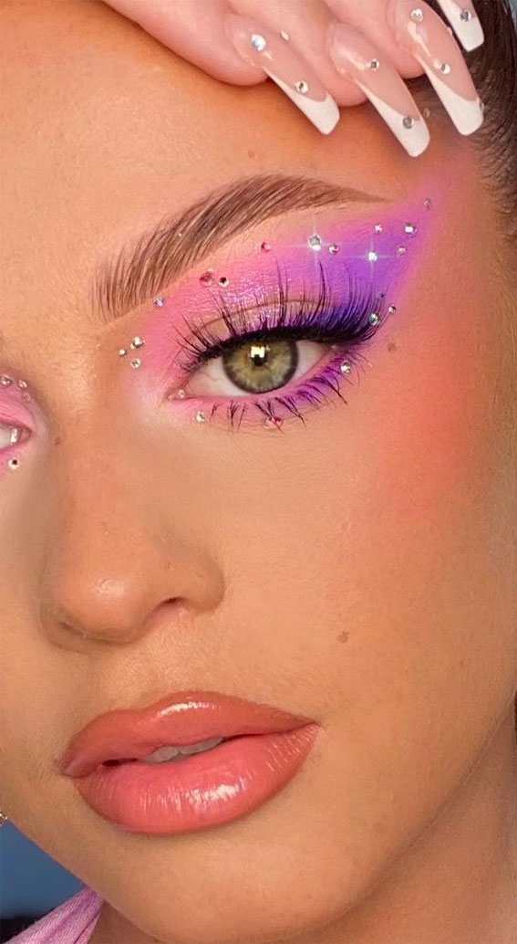 30 Spring Makeup Trends 2022 : Pink Purple Ombre Eyeshadow & Crystal Makeup Look