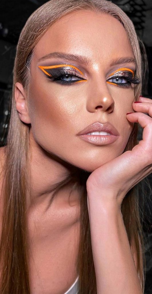 30 Spring Makeup Trends 2022 : Neon Graphic Line, Smoky Eyeshadow