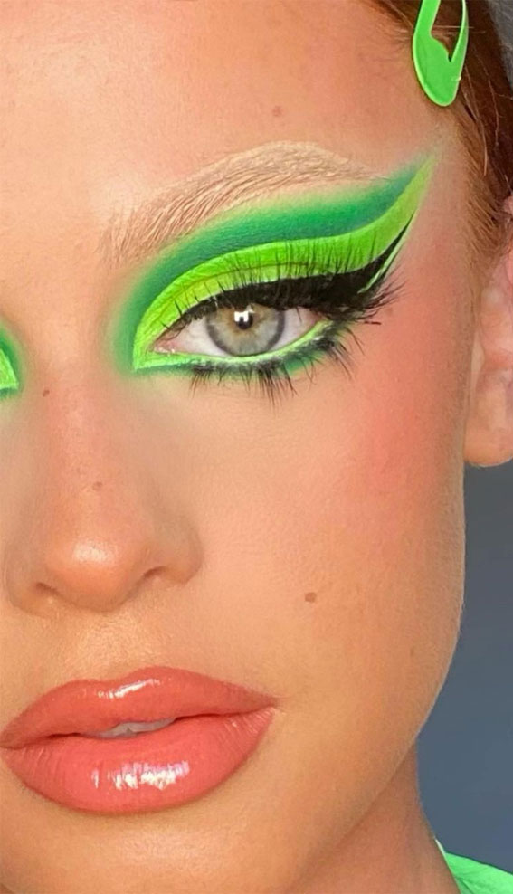 30+ Best Bright Eyeshadow Looks : Shades of Green Makeup Look