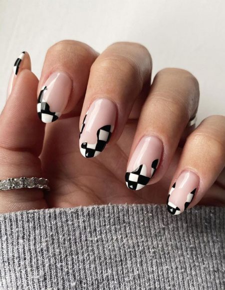 35 Trendy Checkered Nail Art Designs Abstract Check Tips