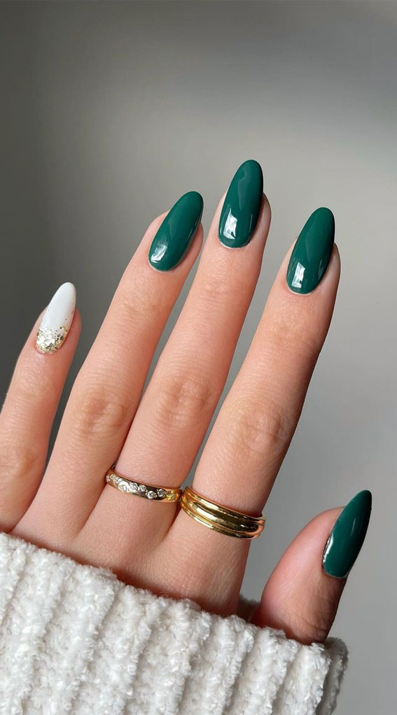 green and white nails, green nails 2022, trendy green nails