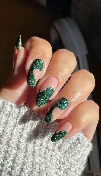 40-trendy-ways-to-wear-green-nail-designs-shimmery-emerald-green-nail-art