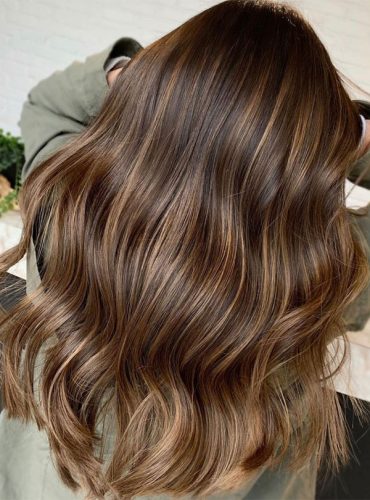 32 Beautiful Golden Brown Hair Color Ideas : Subtle Golden Brown Stunner