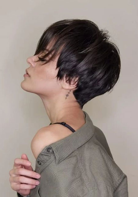 shaggy pixie cut with bangs